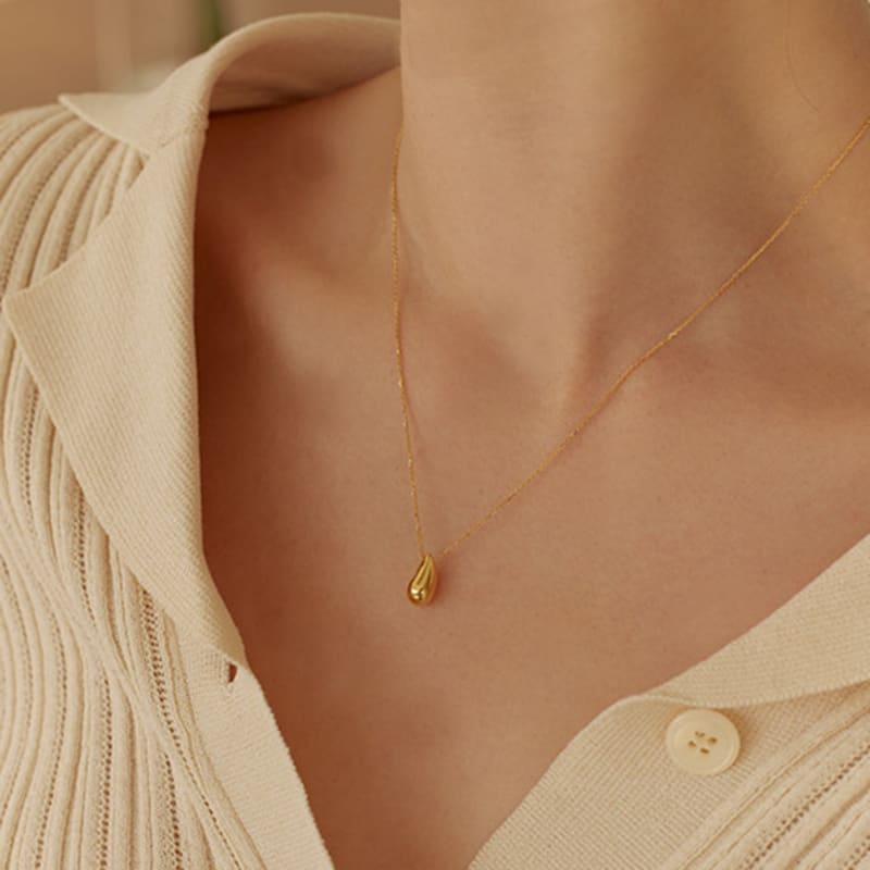 Lewe [6mm+10mm Pearl Earrings Free] Teardrop Necklace