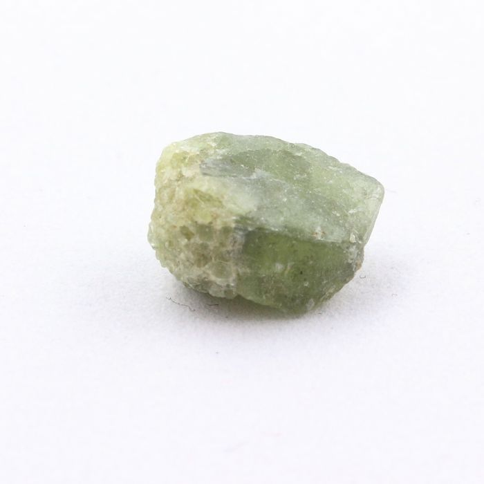 Pierres et Minéraux. Peridot. 4.390 ct. Almklovdalen, Vanylven, Norvège.