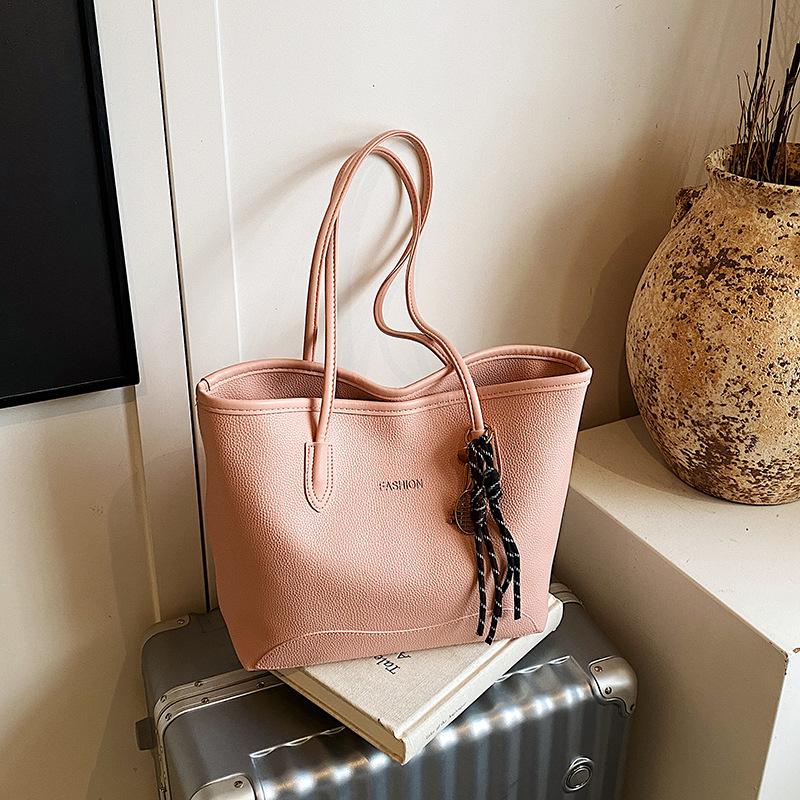 Popular retro bag women's large capacity 2025 new spring casual messenger bag portable bucket bag