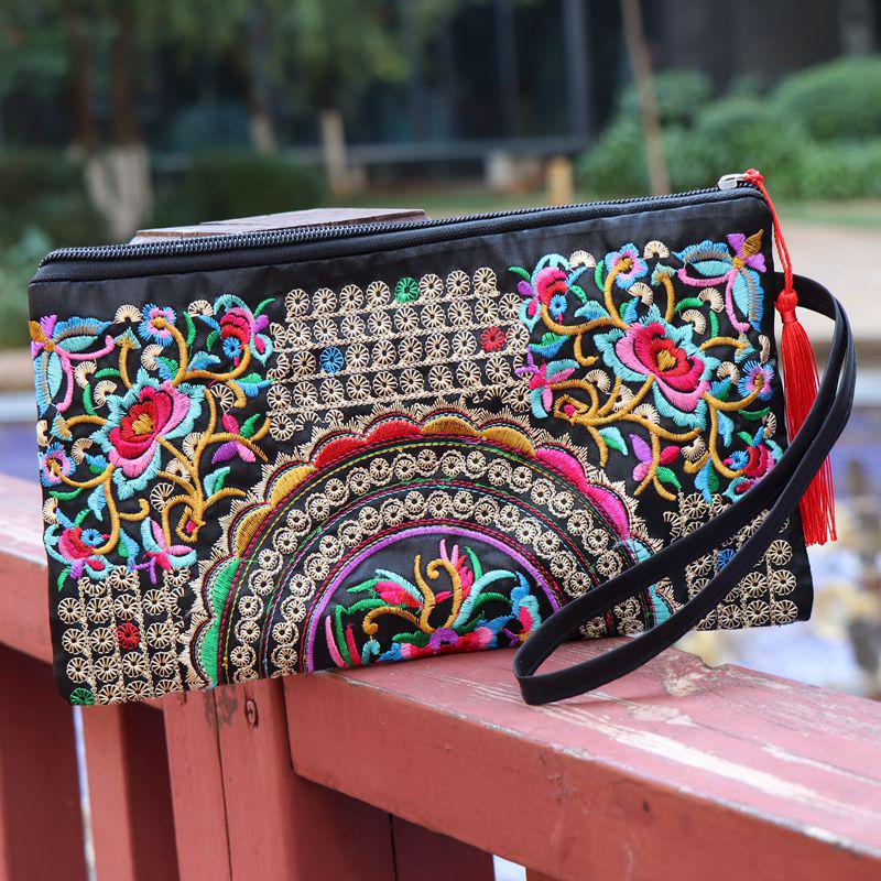 Yunnan Ethnic Style Women's Embroidered Clutch Bag - Retro Wallet with Traditional Design