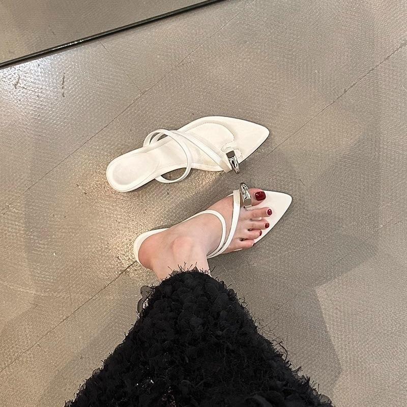 Pointed French wedge heel retro cool slippers women's summer wear 2025 new niche set toe strap Roman sandals