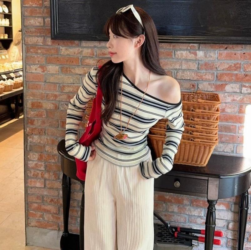 Korean contrasting color retro striped off-the-shoulder 2026 long-sleeved T-shirt women s spring and autumn S