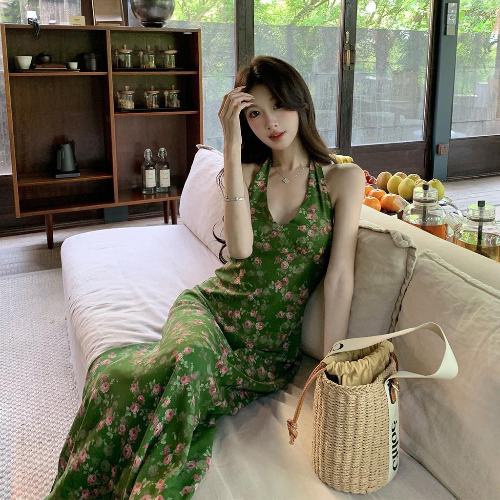 French retro green v-neck halter floral neck dress women's summer seaside vacation super beautiful exquisite skirt