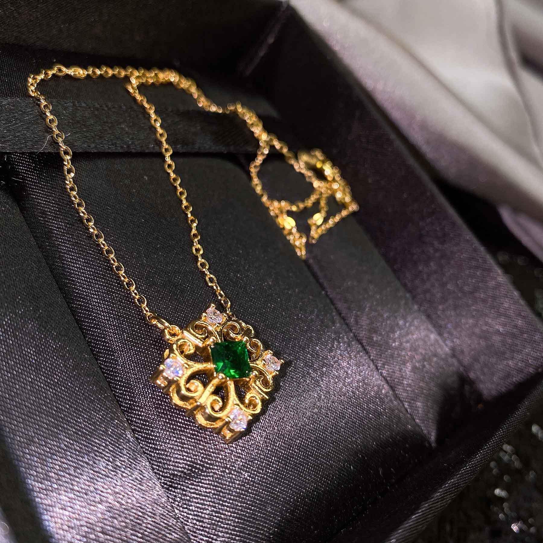 Internet Celebrity Artdeco Style Seamless Inlaid Lace Engraved Necklace Imitation Emerald Plated 18K Gold Ring Female