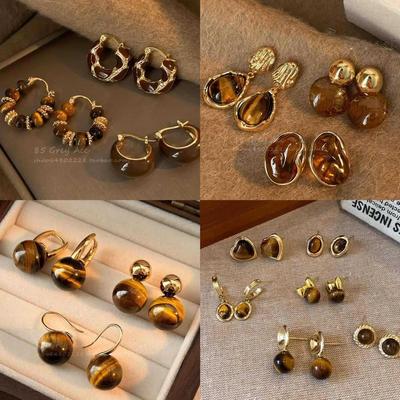 Orecchini Rotondi Mellerd Occhio di Tigre Usati - Semplici, Versatili, Borchie di Alta Moda per Donna.