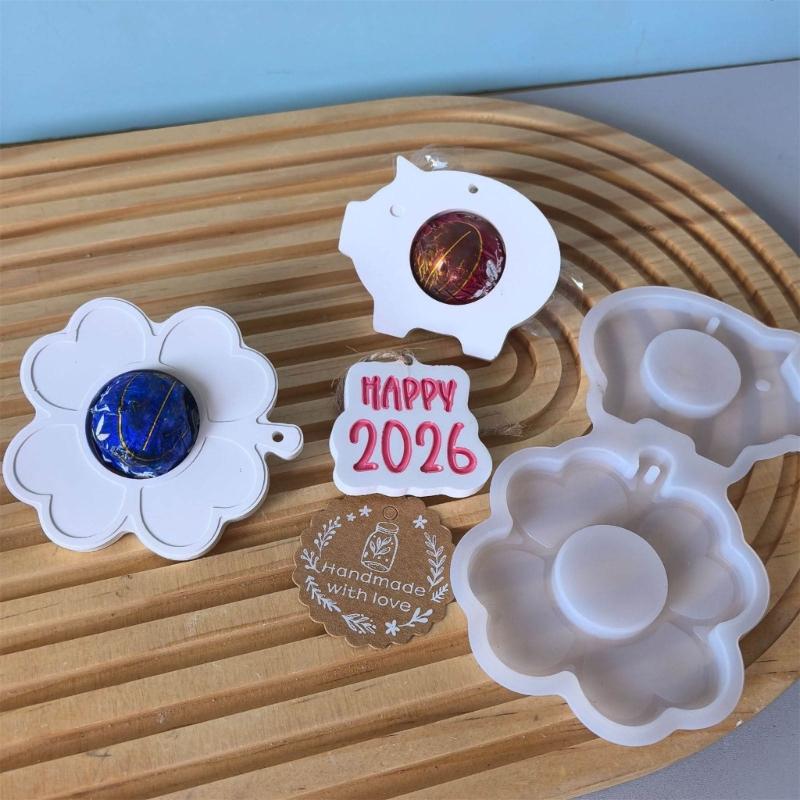 Pendants Silicone Mold Keychains Resin Mold Four Leaf Clovers Epoxy Mold for Casting Chocolate Holders Home Decors