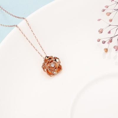 18k Rose Gold Necklace Women's Diamond Fashion Rose Pendant Tanabata Valentine's Day Clavicle Chain