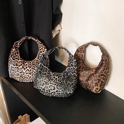 Women PU Leopard Fashion Shoulder Bag Large Capacity Circular Underarm Bag Zipper Closure Fashion Carrying Bag Chic Hobo Bag KTB