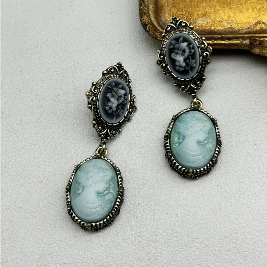 Medieval Vintage Court Retro, Cameo Retro Head Relief Earrings, Niche Design Fashion
