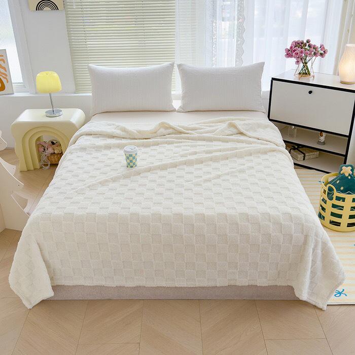Checkerboard 3D Jacquard Taffeta Plush Blanket – Lightweight Sofa Cover/Office Nap and Air-Conditioning Blanket