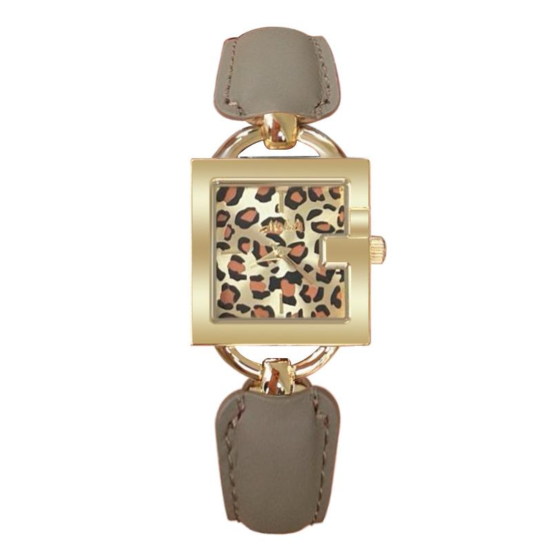 Armbanduhr im koreanischen Stil mit quadratischem Zifferblatt, Eine luxuriöse und raffinierte Damenuhr mit einem einzigartigen Leopardenmuster-Design.