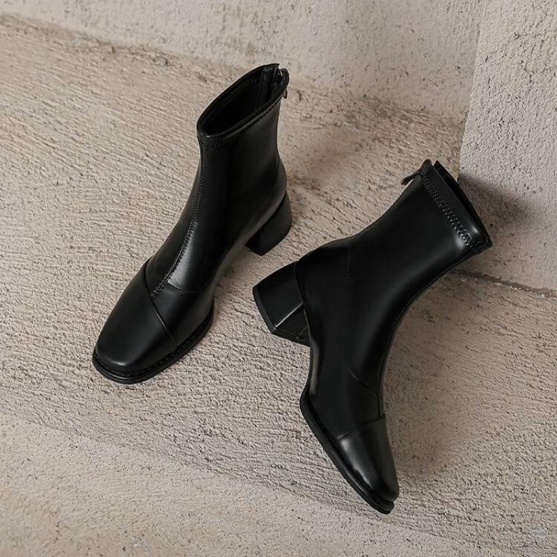 

Korean version of the new low-heeled leather Martin boots, rear zipper, solid-color large-size leather boots, square head, autumn and winter rubber 39