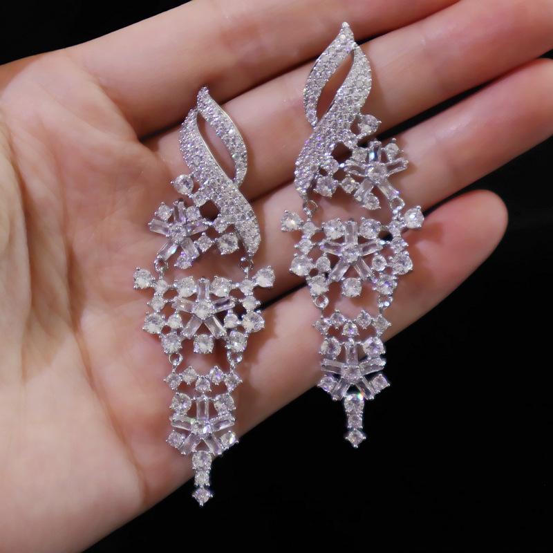 Zircon Fringed Flower Earrings Niche Exquisite Temperament Earrings Fashionable Versatile High-end Earrings Women