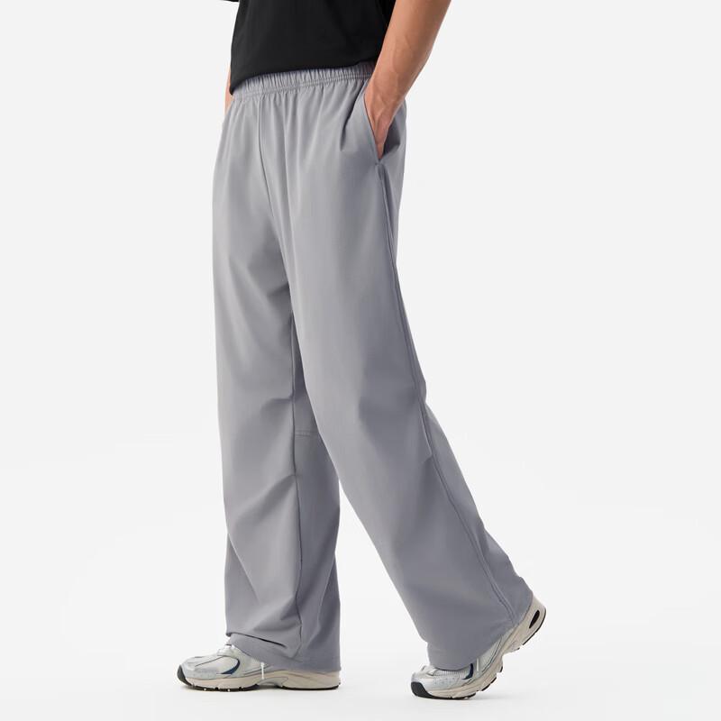 Gap Men's Pleated Cargo Parachute Pants