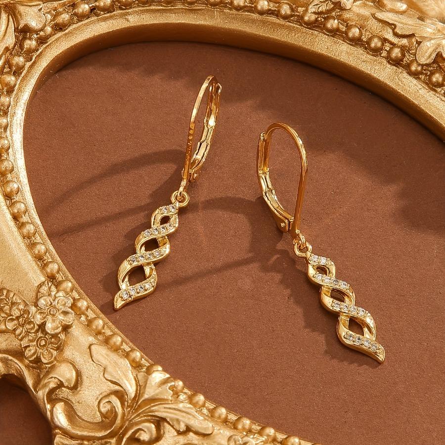 Ein Damen-Ohrklemme aus 18 Karat vergoldetem, geflochtenem, verdrehtem Design mit eingelassenen synthetischen Zirkonia-Steinen, Lange Ohrringe, mit einem einfachen, eleganten
