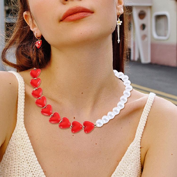 Trendy Heart Designs Resin Necklace With Imitation Pearls Portable Accessory for Women’s Special Moment Casual Wear