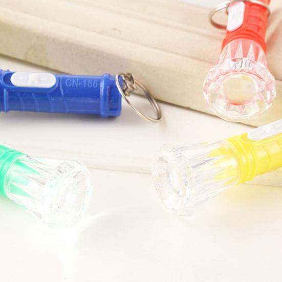 10Pcs Flashlight Toy Metal Buckle Portable Diamond Shape Exquisite Comfortable Grip Entertainment Fine Workmanship Kids Flash Light Key Rings Pendant