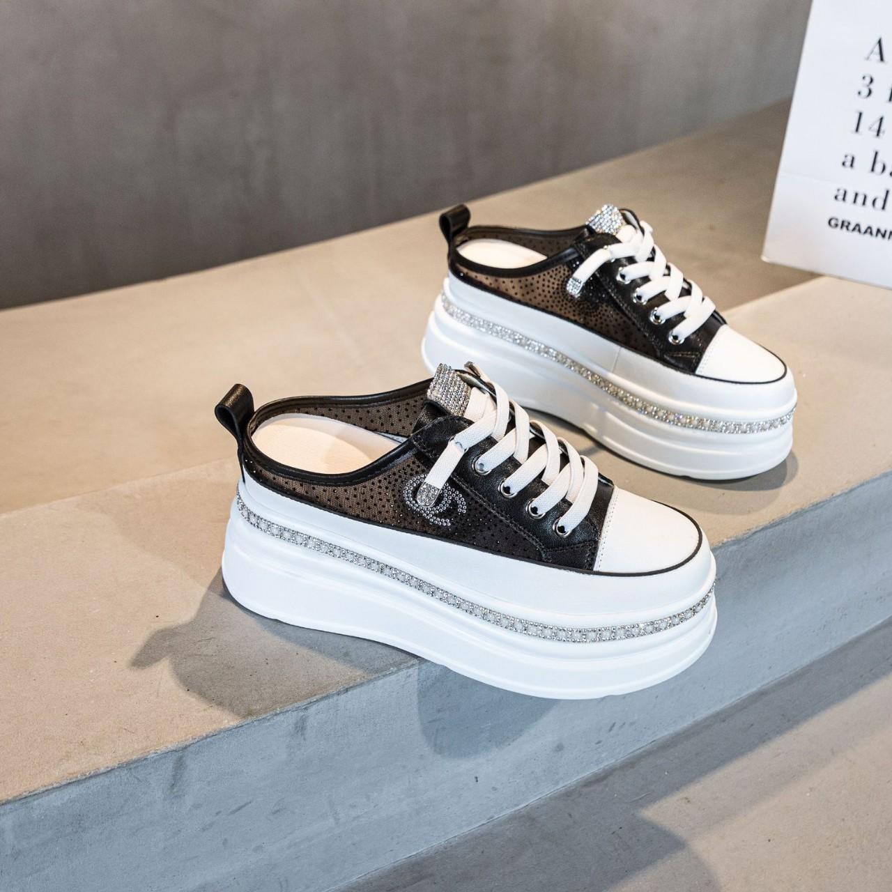 

Baotou slippers women s new leather breathable thick sole inner height increase white shoes lazy outside casual half slippers 39 чорний