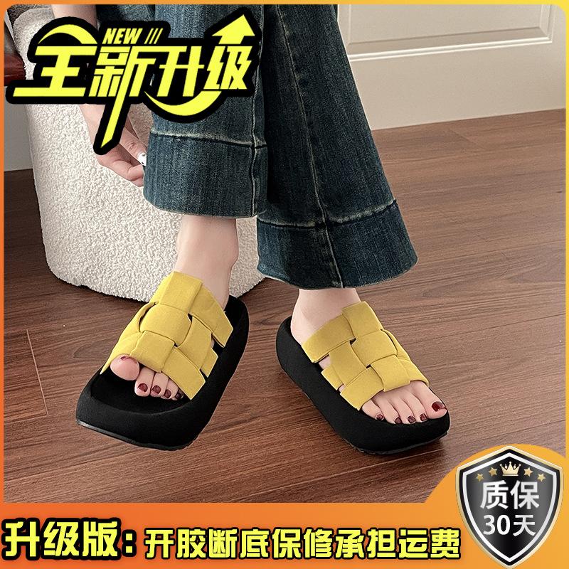Small thick-bottomed woven sandals women's summer new retro fashion outer wear open-toed seaside beach slippers