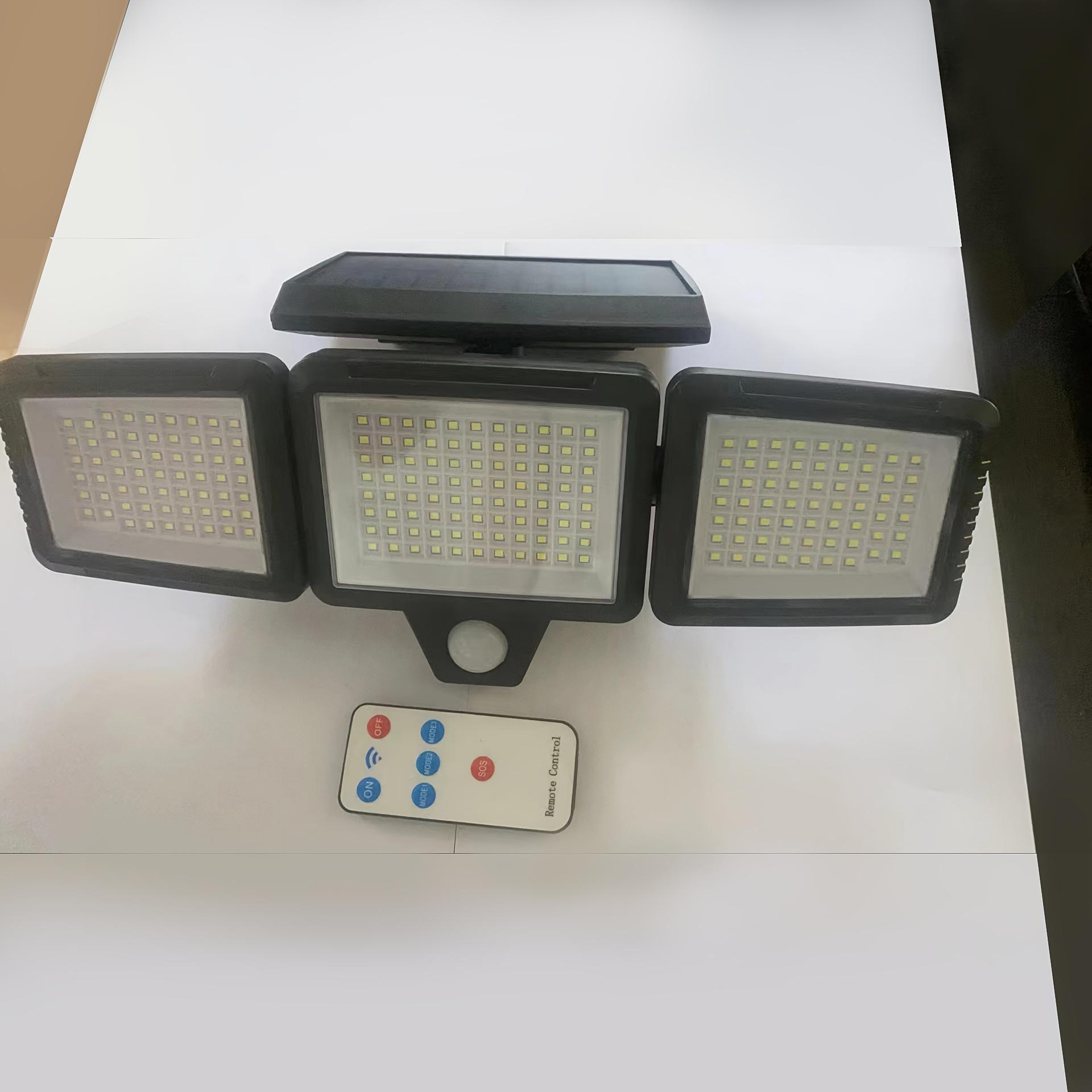 

1 упаковка солнечного уличного светильника 4500LM 220 светодиодный охранный светильник с дистанционным управлением, 3-х головной датчик движения, широкоугольный прожектор 270° 1 Pack