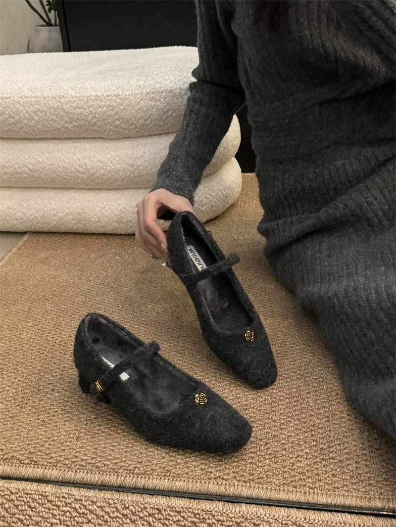 

NUOQILIN retro small square head camellia woolen single shoes women s autumn and winter velvet one-word buckle belt Mary Jane shoes 39