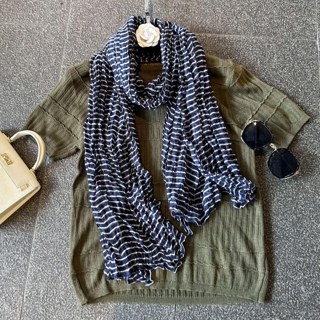 Gradient Blue Cotton-Linen Scarf: Retro Versatile Print, Long Pleated Women's Accessory for Autumn/Winter