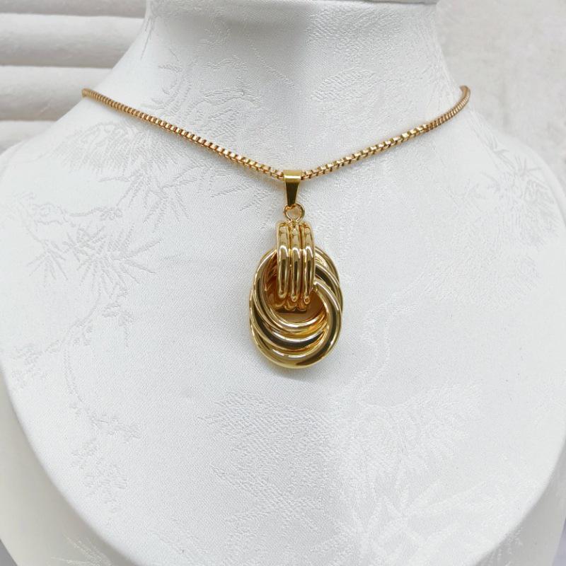 Elegant European & American Luxurious Geometric Twist Earrings & Necklace Set