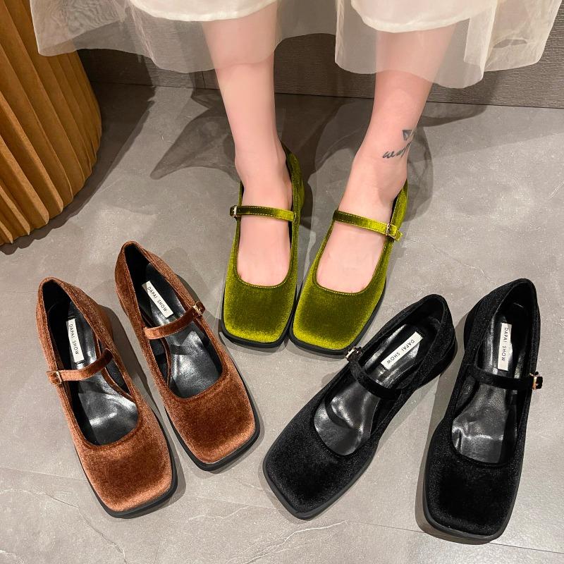 Fashion Mary Janes Shoes Female Golden Velvet New Square Toe College Style Casual Pumps Fashion Shallow Buckle Shoes High Heel Shoes