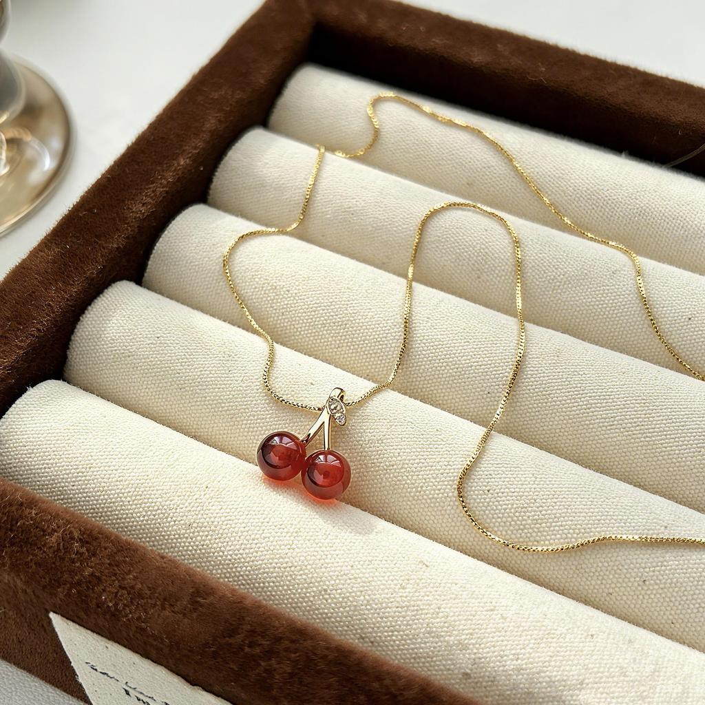 Red Cherry Agate Pendant Necklace: Elegant Women's Clavicle Chain with High-End Niche Design