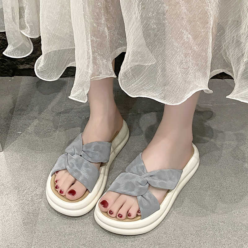 Fashion Anti-skid T Strap Woman Summer Slippers Sandals Ladies Tennis Shoes Bath Slippers Sneakers Sports Athletics Trainners