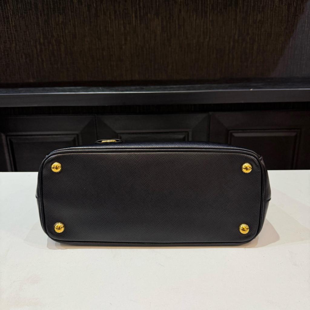 [Pre-Owned] Galleria Tote Bag With Triangle Metal Logo Hardware In Black - Excellent #SRKXMM
