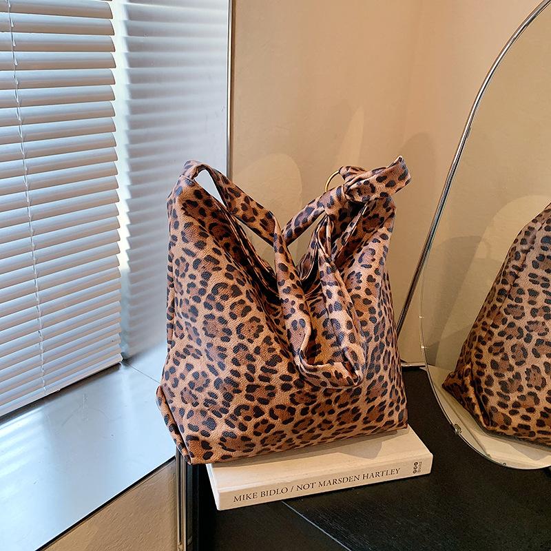 Lässige Tragetasche mit Leopardenmuster mit großem Fassungsvermögen für Damen, neue Retro-lässige Umhängetasche für die Arbeit, Pendler-Tasche