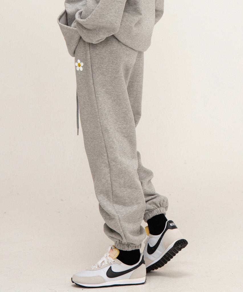 GRAVER [Unisex] Flower Dot Embroidered Sweat Jogger Pants_Gray