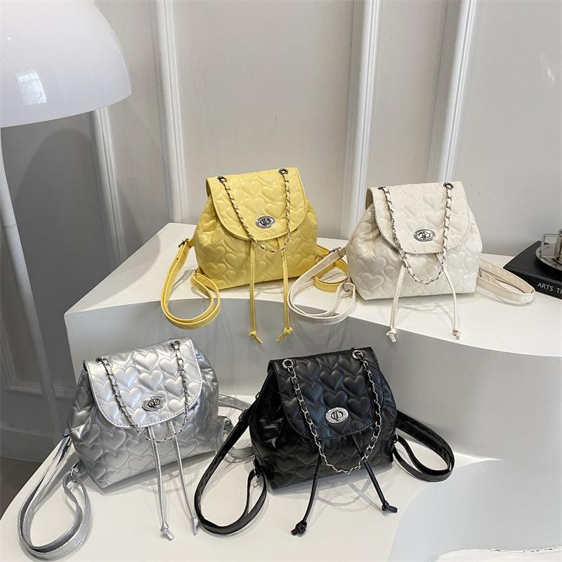 Small fresh and fashionable going out shopping 2025 new solid color texture trendy chain rhombus double shoulder small backpack bag