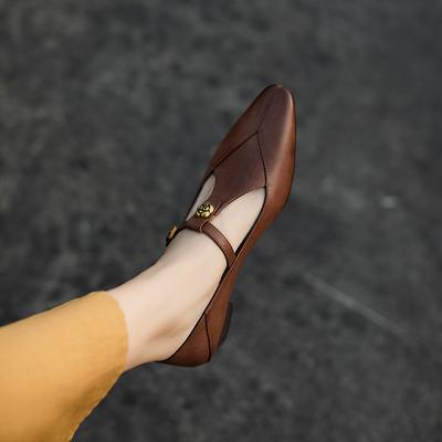 Chaussures Mary Jane vintage camélia pour femmes printemps et automne marron T-bar à talon épais chaussures simples talon moyen petites chaussures en cuir