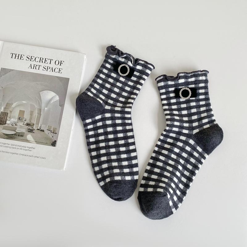 

Fungus Lace Socks Women S Japanese Retro Plaid Stacking Socks British Trendy Fashion Versatile Medium And Short Women S Socks One size fits all темно-серого