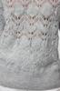 Modischer, stilvoller Damenpullover. Grauer, durchbrochener, perforierter Strickpullover mit Rundhalsausschnitt
