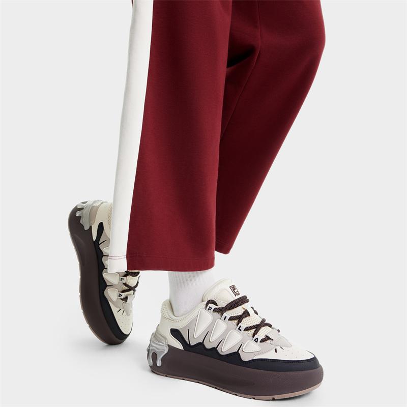 Fila Carrot 2 Classic Versatile Casual Low-Top Sneakers Women Sneakers Black White F12W431212FPB