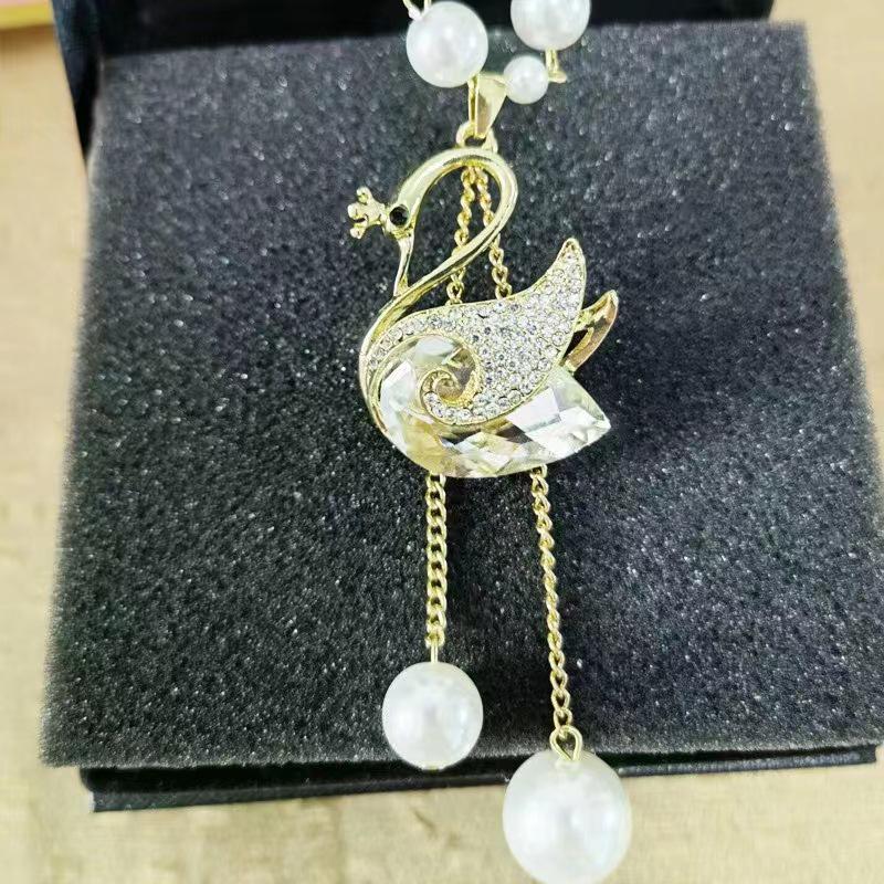 Korean Pearl Necklace: Luxurious Long Sweater Chain for Autumn/Winter