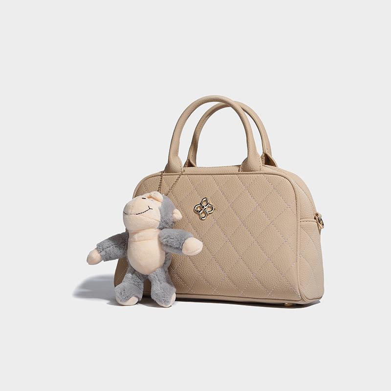 

Niche design Rhombus Xiaoxiangfeng bowling Boston portable 2024 new commuter shoulder messenger bag хакі