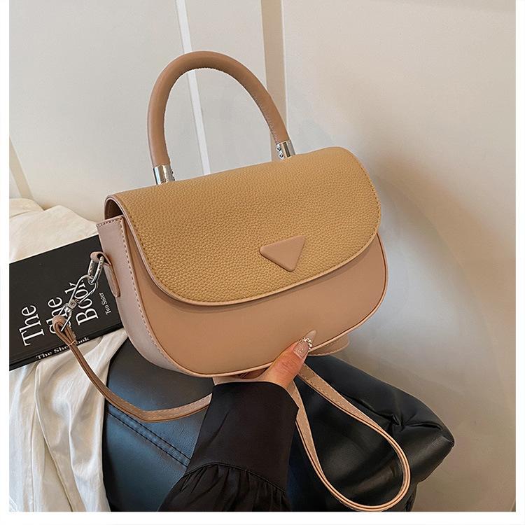 Nische High-End Postbotentasche Frühling und Sommer Retro Box Bag Einzelschulter Schräg getragen Kleine quadratische Tasche Einfarbige Tasche