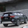 RE021:24 Toyota Highlander SUV Alloy Car Model Diecast & Toy Metal Off-road Vehicles Car Model High Simulation Collection Kids Gifts