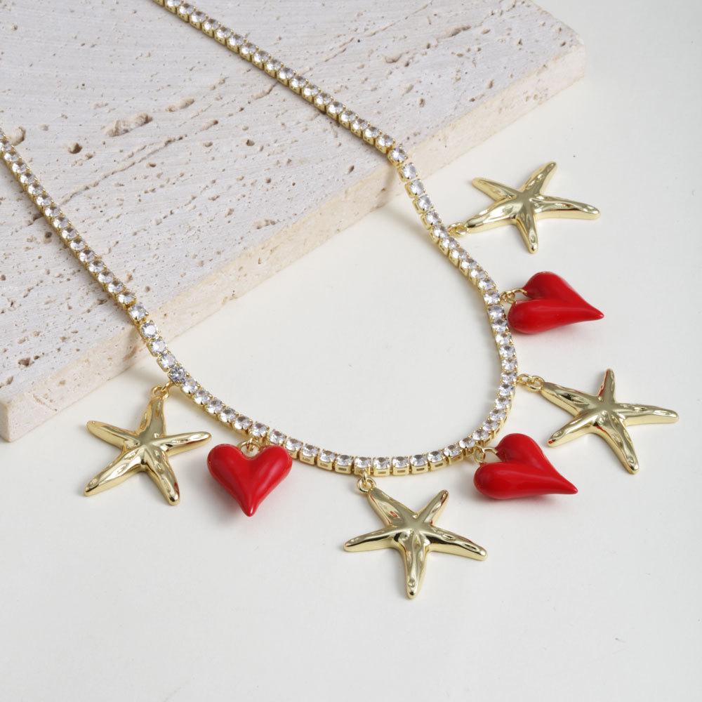 

Holiday Red Drip Heart and Starfish Pendant Necklace - Perfect for Christmas Gifts червоний