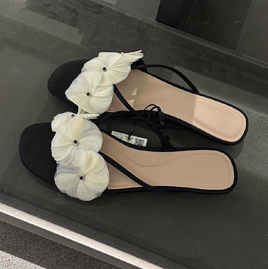 Leather French Niche Flower One-word Cool Slippers Women's Outer Wear 2025 Spring and Summer New Versatile Flat Sandals