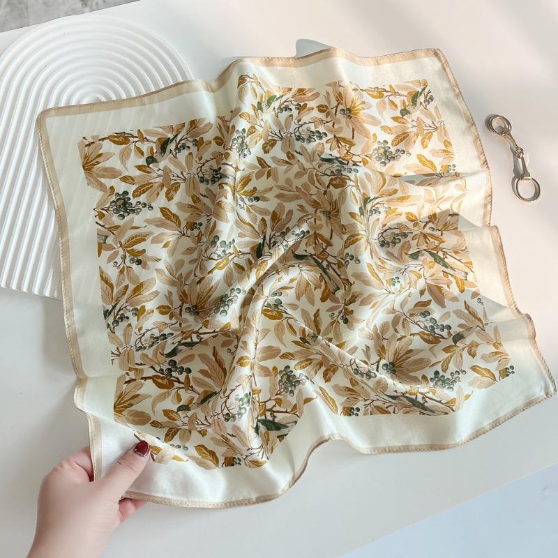 Spring new magnolia floral silk small square scarf women's high-end mulberry silk silk scarf scarf elegant silk scarf gift