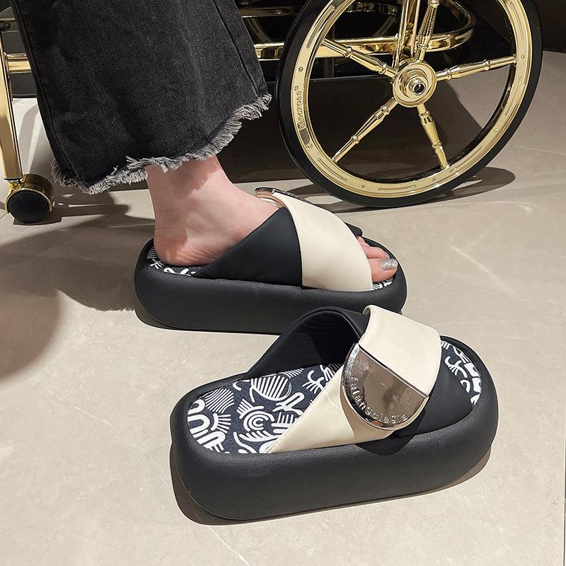 Internet Celebrity Graffiti Slippers Women Summer Wear 2024 New Niche Fashion Muffin Thick Bottom Out Beach Cool Slippers