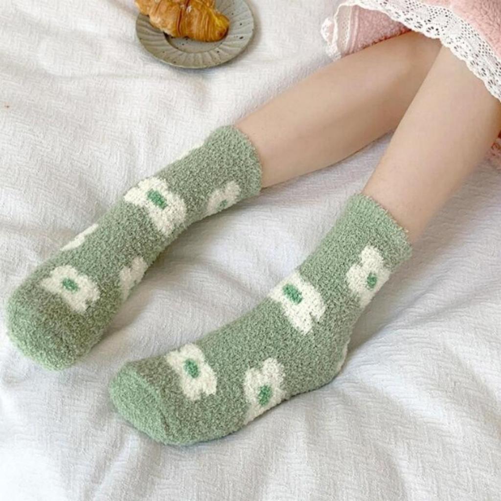 1 Pair Coral Fleece Mid-Calf Socks - Thickened Winter Warm Floor Socks with Cartoon Patterns for Women