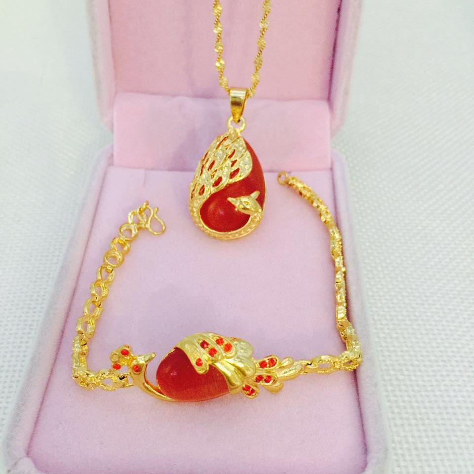 European Gold-Plated Women's Necklace & Bracelet Set with Cat's Eye Peacock Pendant Jewelry
