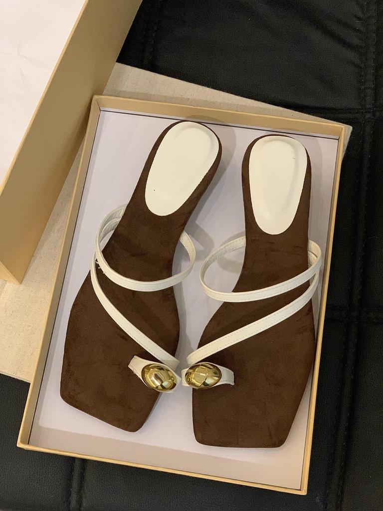 Small Slope Heel French Beautiful Silver Set of Toe Sandals Women's 2025 New Versatile Skirt Beautiful Beach Sandals