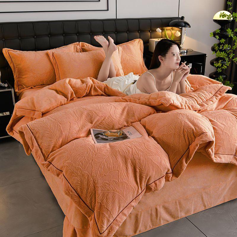 G5Z2025 Autumn/Winter Milk Velvet 4-Piece Solid Color Luxury Carved Bedding Set with Fitted Sheet.